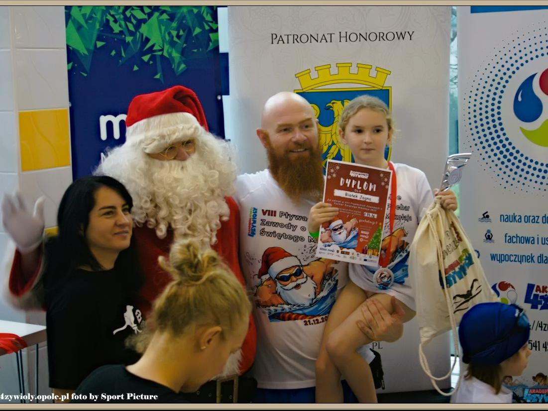 Fotorelacja z Mikołajkowych Zawodów Pływacki 2025